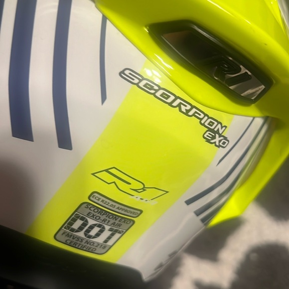 🦂 Scorpion EXO-R1 Air Juice Helmet - Picture 9 of 16